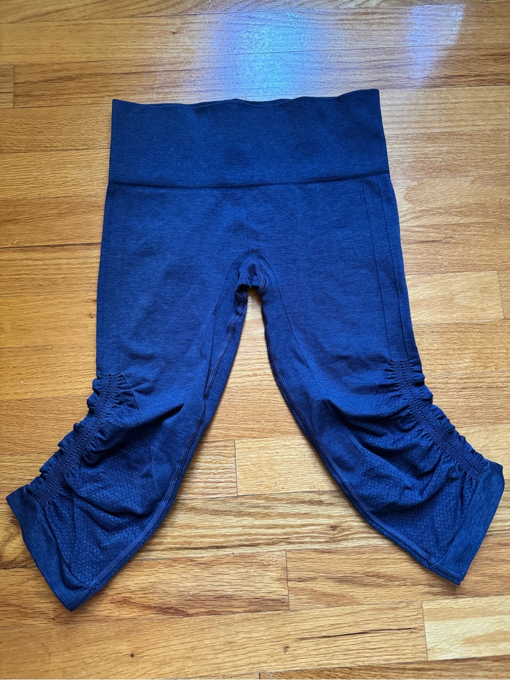 Lululemon In the Flow Inkwell/Navy Blue Ruched Capri Leggings Sz 4